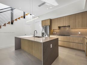 3300 SW 27th Ter 3300, Miami FL 33133