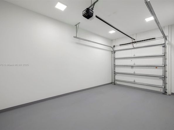 3300 SW 27th Ter 3300, Miami FL 33133