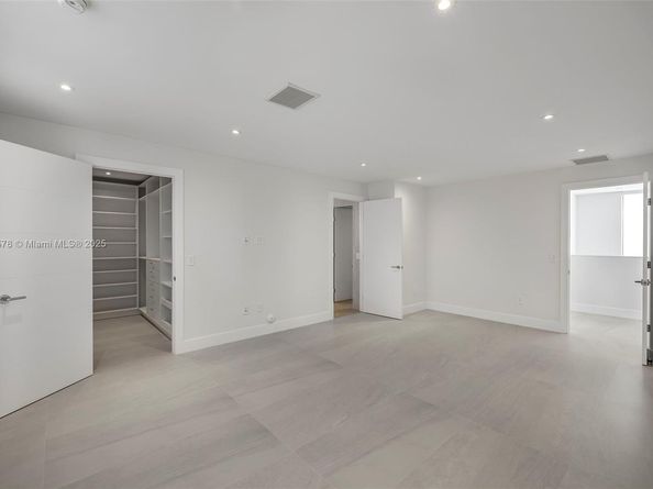 3300 SW 27th Ter 3300, Miami FL 33133