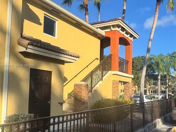 3390 NE 10th St 201, Homestead FL 33033