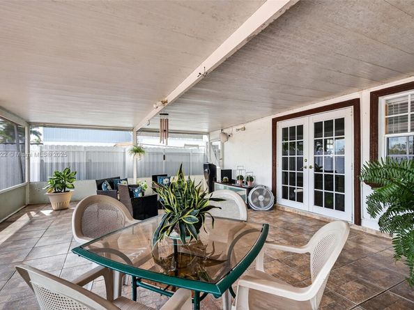 19537 NW 50th Ct, Miami Gardens FL 33055