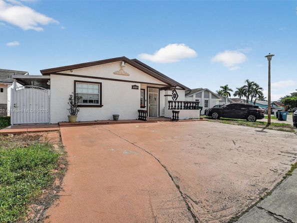 19537 NW 50th Ct, Miami Gardens FL 33055