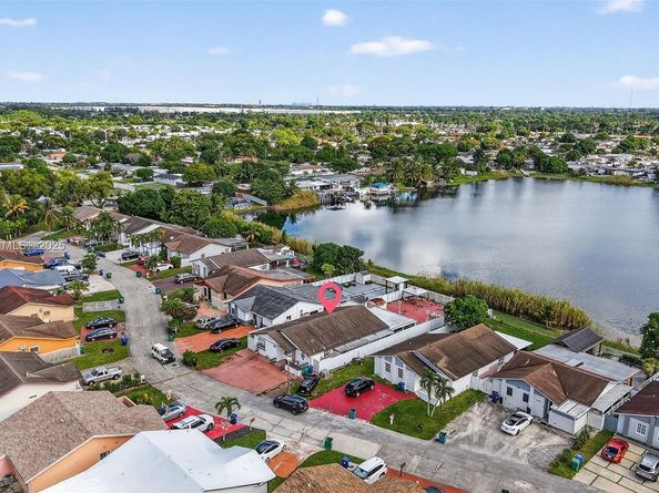 19537 NW 50th Ct, Miami Gardens FL 33055