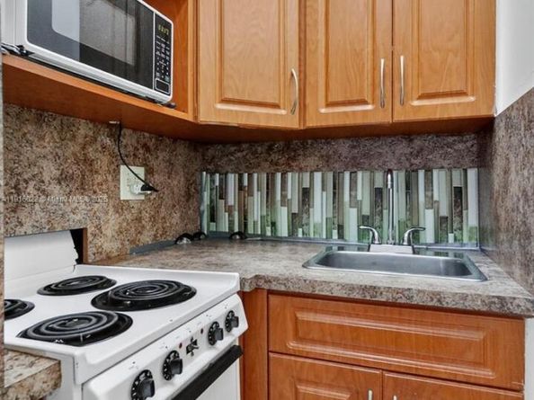 19537 NW 50th Ct, Miami Gardens FL 33055