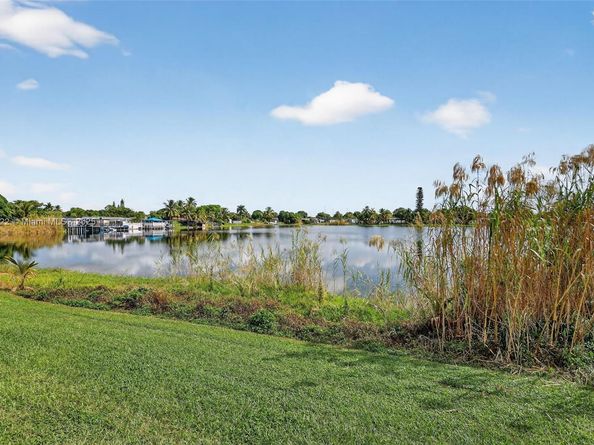 19537 NW 50th Ct, Miami Gardens FL 33055