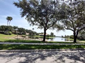 675 Maplewood Ct, Weston FL 33327