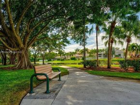 675 Maplewood Ct, Weston FL 33327