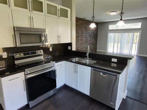 675 Maplewood Ct, Weston FL 33327