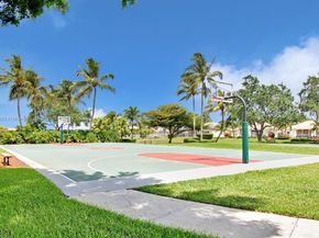 675 Maplewood Ct, Weston FL 33327