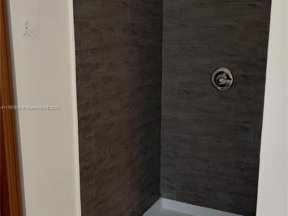 675 Maplewood Ct, Weston FL 33327