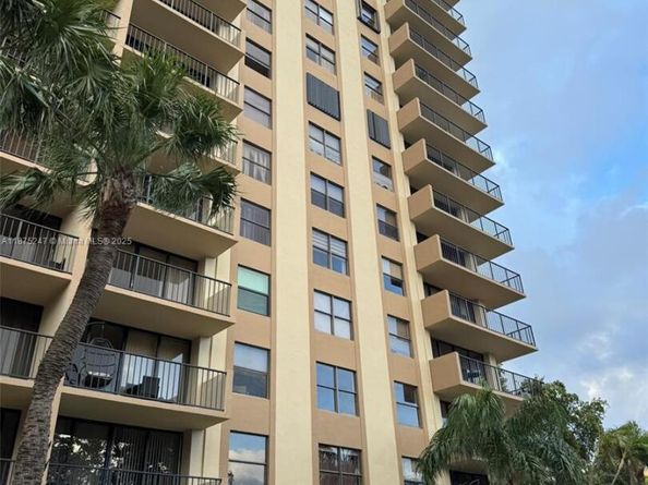 1470 NE 123rd St A1206, North Miami FL 33161