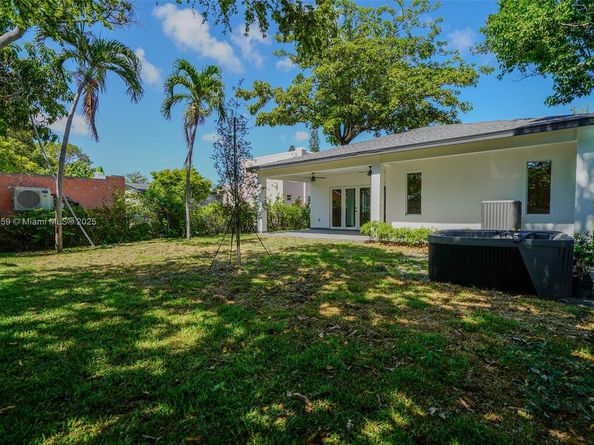 112 NW 24th Ct, Miami FL 33125