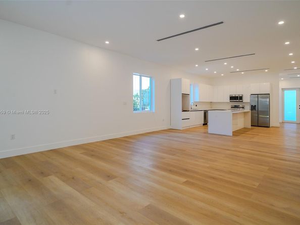 112 NW 24th Ct, Miami FL 33125