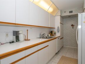 1000 W Island Blvd 2906, Aventura FL 33160