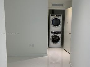 851 NE 1st Ave 2702, Miami FL 33132