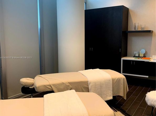 851 NE 1st Ave 2702, Miami FL 33132