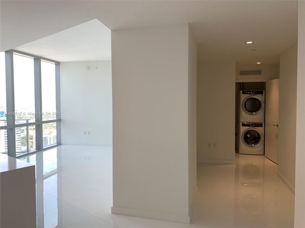 851 NE 1st Ave 2702, Miami FL 33132