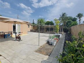 5721 SW 54th Ter, Davie FL 33314