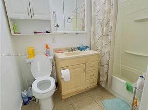 5721 SW 54th Ter, Davie FL 33314