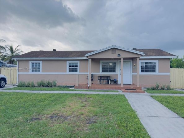 5721 SW 54th Ter, Davie FL 33314