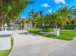 1047 S Southlake Dr, Hollywood FL 33019