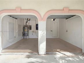 1047 S Southlake Dr, Hollywood FL 33019