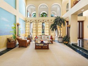 1047 S Southlake Dr, Hollywood FL 33019