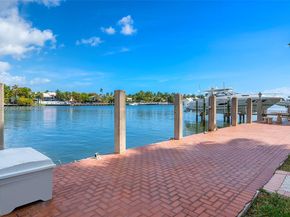 1047 S Southlake Dr, Hollywood FL 33019