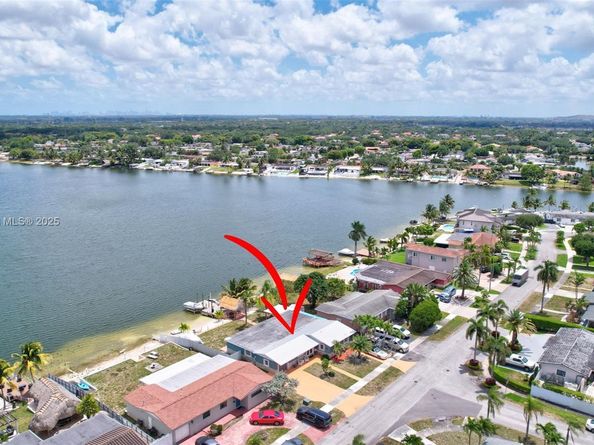 17501 NW 85th Ave, Hialeah FL 33015