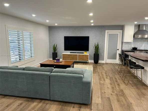 10261 SW 109th St, Miami FL 33176
