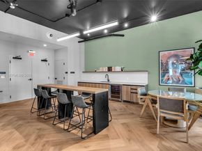 121 NE 5th St 912B, Miami FL 33132