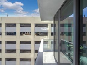 121 NE 5th St 912B, Miami FL 33132