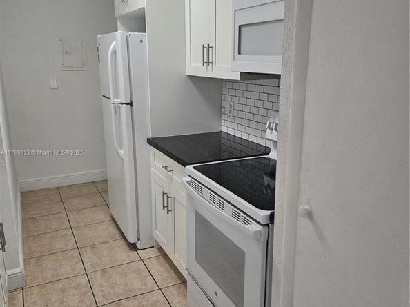 7250 SW 94th Pl B8, Miami FL 33173