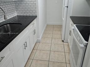 7250 SW 94th Pl B8, Miami FL 33173