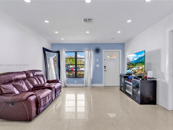 1820 N 27th Ave, Hollywood FL 33020