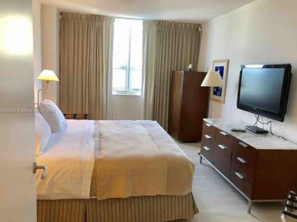 2889 Mcfarlane Rd 1001, Miami FL 33133