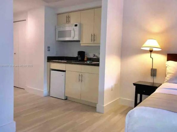 2889 Mcfarlane Rd 1001, Miami FL 33133