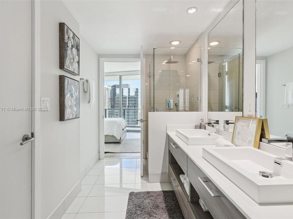 1300 S Miami Ave 2404, Miami FL 33130