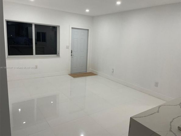 1201 Marseille Dr 17, Miami Beach FL 33141