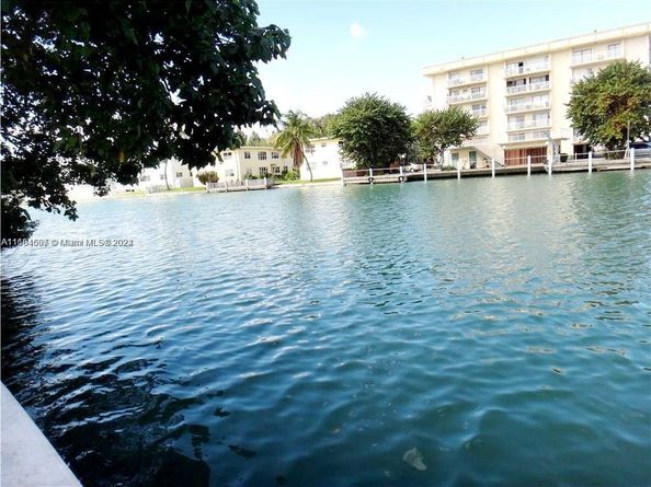 1201 Marseille Dr 17, Miami Beach FL 33141