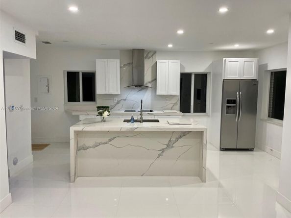 1201 Marseille Dr 17, Miami Beach FL 33141
