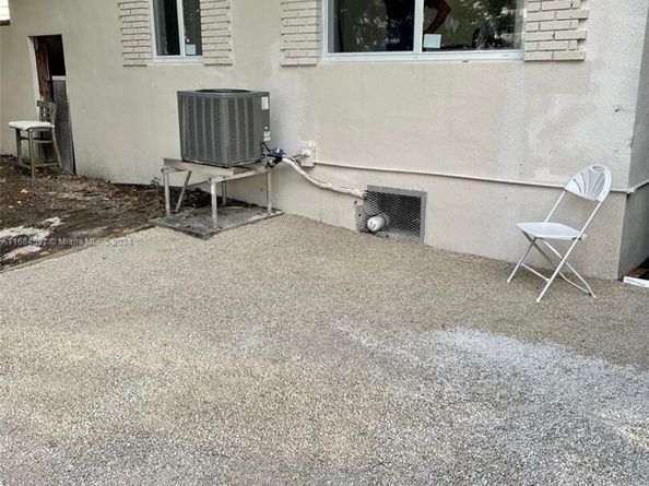 1201 Marseille Dr 17, Miami Beach FL 33141