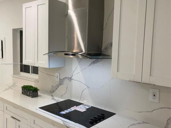 1201 Marseille Dr 17, Miami Beach FL 33141