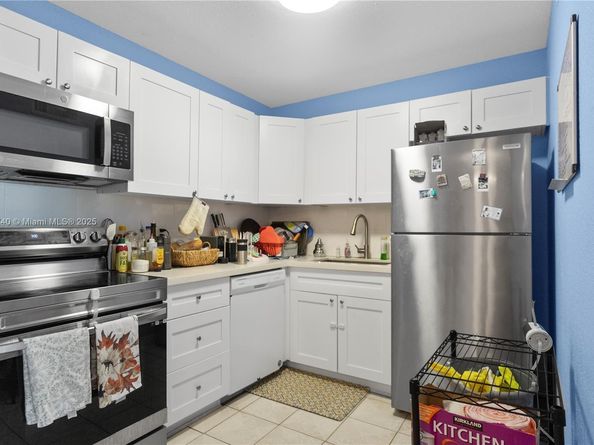 701 NE 1st Ct 209, Hallandale Beach FL 33009