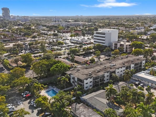 701 NE 1st Ct 209, Hallandale Beach FL 33009