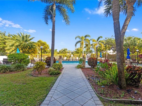 701 NE 1st Ct 209, Hallandale Beach FL 33009