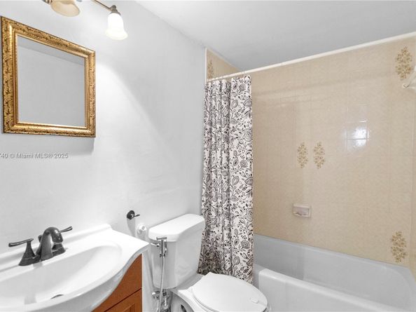 701 NE 1st Ct 209, Hallandale Beach FL 33009