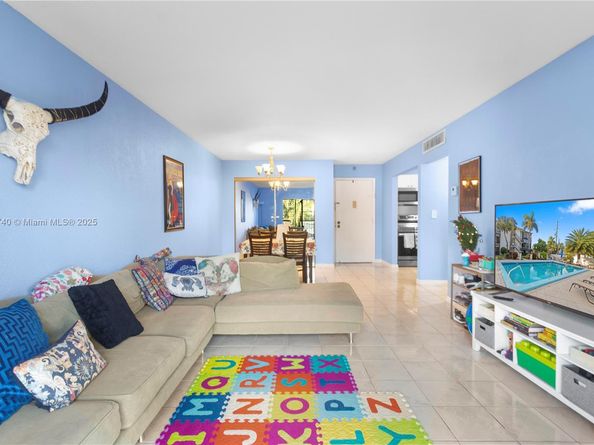 701 NE 1st Ct 209, Hallandale Beach FL 33009