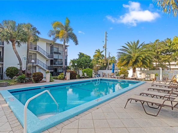 701 NE 1st Ct 209, Hallandale Beach FL 33009