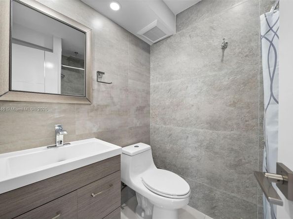 701 Three Islands Blvd 411, Hallandale Beach FL 33009